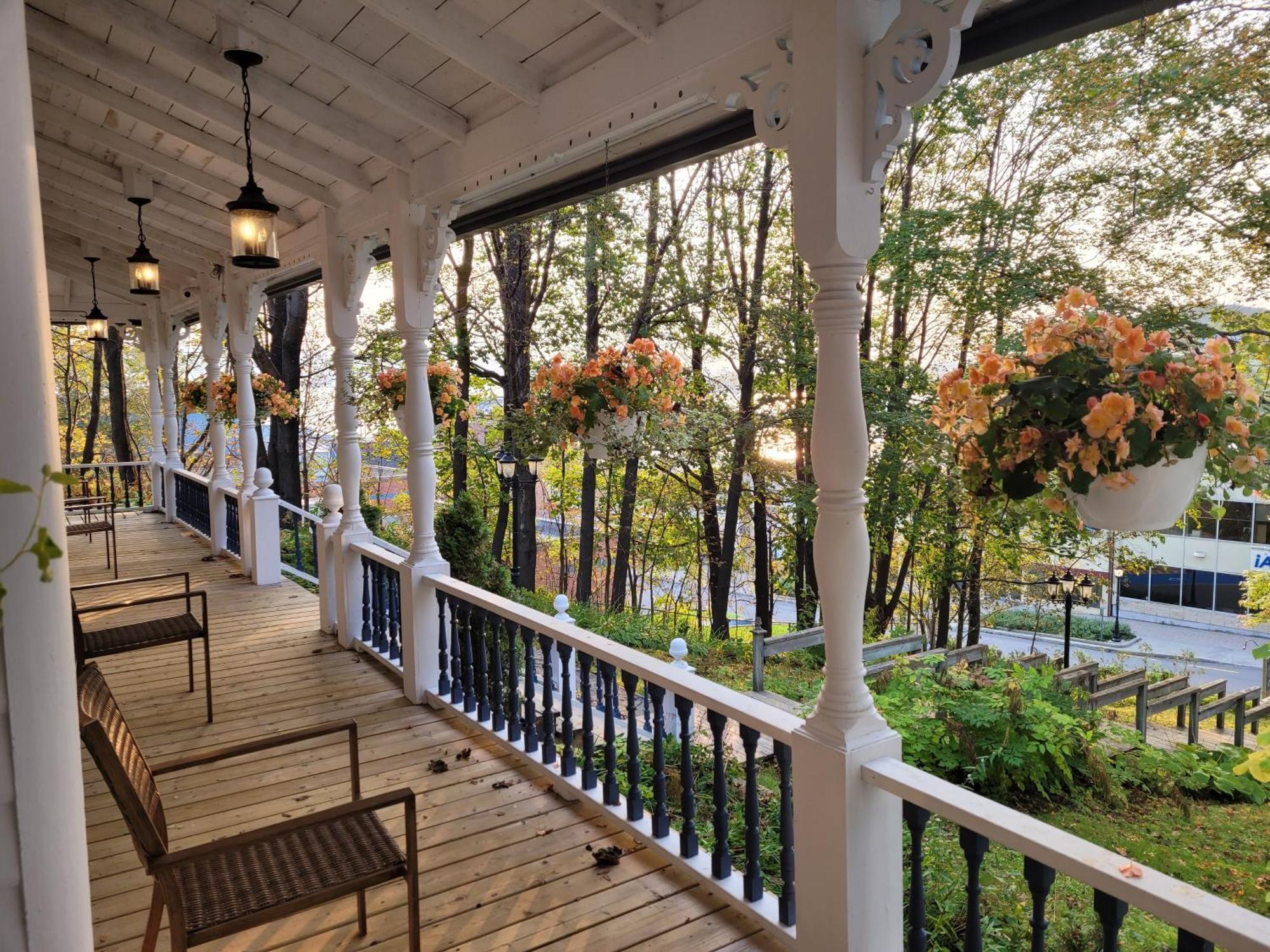 Auberge Sous Les Arbres Gaspé Εξωτερικό φωτογραφία