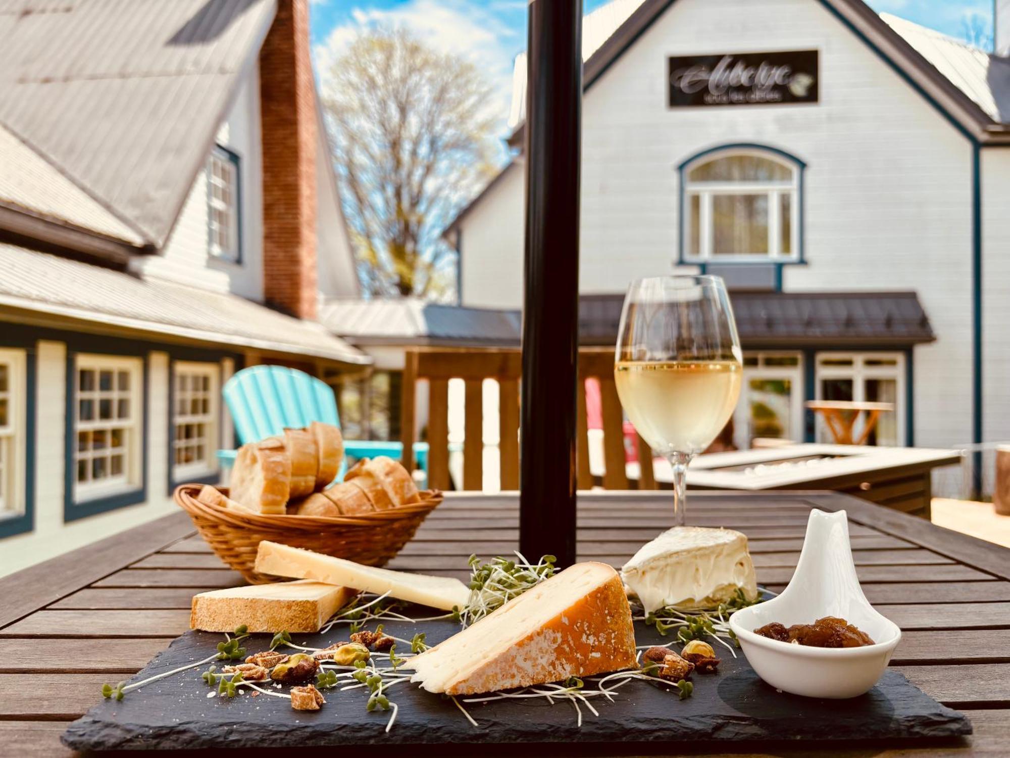 Auberge Sous Les Arbres Gaspé Εξωτερικό φωτογραφία